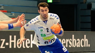 Nach schönem Passspiel! De Santis packt den Leger aus