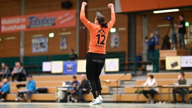 HBF: Sicherer Rückhalt! Manuela Brütsch mit toller Parade bei Gegenstoß