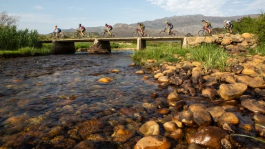 Absa Cape Epic 2021 - einsame Singletracks ziehen sich durch die Berge und Täler