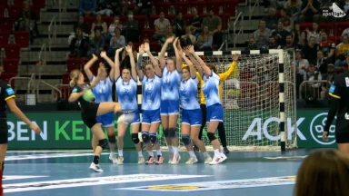 Tag des Handballs: Lena Degenhardt verwandelt unmögliches Freiwurftor zur Pause