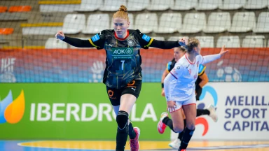 Smits mit Monsterblock, Schmelzer abgeklärt zum Tor - Handball-WM der Frauen 2021