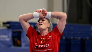 No-Look-Tor! Pintea trifft trotz gegnerischem Finger im Auge