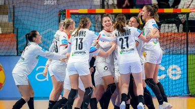 Highlights: Deutschland nach knappem Sieg gegen Ungarn als Gruppensieger weiter - Handball-WM der Frauen 2021