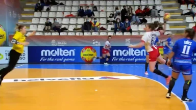 Spektakuläres Anspiel zum Kreis im Spiel Slowakei vs. Paraguay