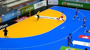 Hervorragender Ballgewinn mit Tor als Belohnung im Spiel Slowakei vs. Paraguay