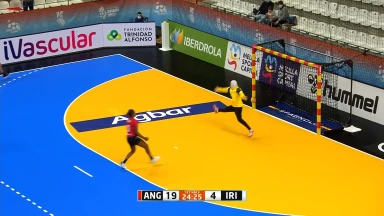 Highlight: Iranische Torhüterin pariert Tempogegenstoß im Spiel gegen Angola