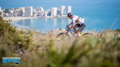 Andreas Seewald holt sich erstes Führungstrikot beim Mediterranean Epic 2022