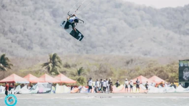 Spektakuläres Finale der weltbesten Kitesurfer an Tag 4 beim GKA Freestyle