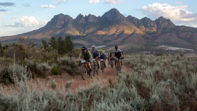 Die zweite Etappe des Cape Epic führt vom Lourensford Wine Estate nach Greyton
