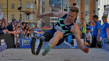 Paralympics Champion Markus Rehm mit Weltrekord Innsbruck Golden Roof Challenge