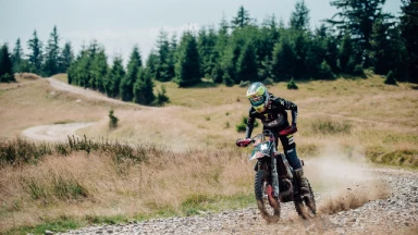 47-jähriger Jarvis (GBR) gewinnt die härteste Hard-Enduro-Rallye der Welt