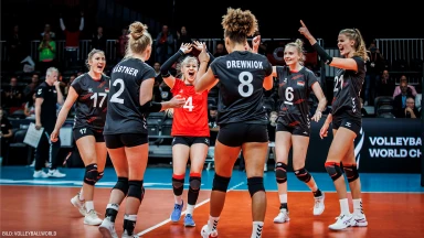 WM der Frauen: Gruppe C - Serbien vs. Deutschland kommentiert von Marc Lau & Regina Mapeli Burchardt