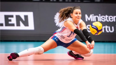 WM der Frauen: Halbfinale - Serbien vs. USA kommentiert von Marc Lau & Regina Mapeli Burchhardt