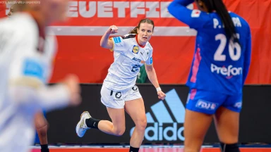 EM der Frauen: Gruppe D - Deutschland vs. Montenegro kommentiert von Tobias Schimon & Ina Großmann