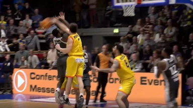 ProA: Phoenix Hagen vs. RASTA Vechta | Block und Lay-up Grayson Murphy