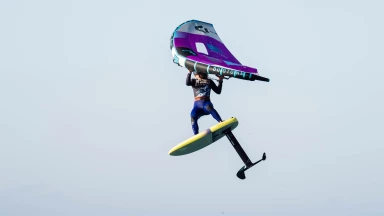 Tschechin Paula Novotna wird zur Weltmeisterin GWA Wingfoil Surf-Freestyle-Weltm