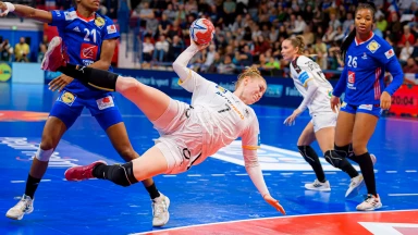 EM der Frauen: Gruppe D - Polen vs. Deutschland kommentiert von Tobias Schimon & Ina Großmann