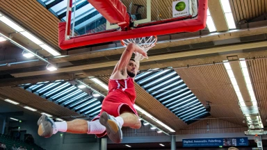 2022-10-09-ProA-Giessen-Artland-HalfcourtPass-Cvorovic-Dunk