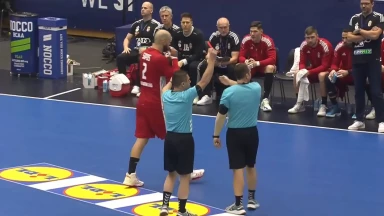 Krass! Rote Karte nach 48 Sekunden Spielzeit...