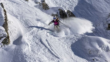 Überraschender Sieg der Debütantin Addison Rafford bei der Freeride World Tour