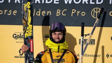 Max Hitzig (GER) gewinnt mit größten Backflip der Freeride World Tour in Kanada