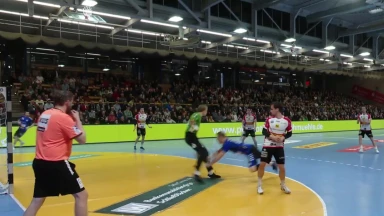 Den Ball noch aus dem Kreis gefischt und das Ding verwandelt