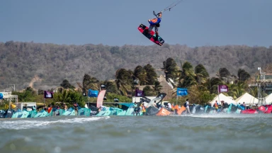 Carlos Mario (BRA) & Mikaili Sol (USA) feiern Sieg bei GKA Freestyle-Kitesurfen