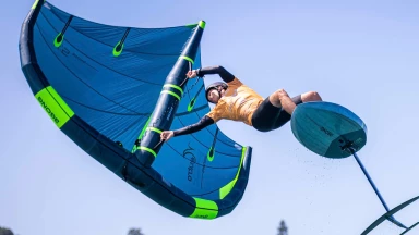 Chris Mac Donald und Nia Suardiaz gewinnen Surf-Freestyle Wettbewerb