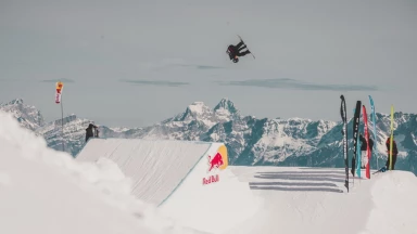 Snowboarder kämpfen um den Titel der World Rookie Slopestyle Champions