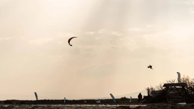 GKA Twin-Tip Big Air Saison startet mit starken Winden in Barcarès