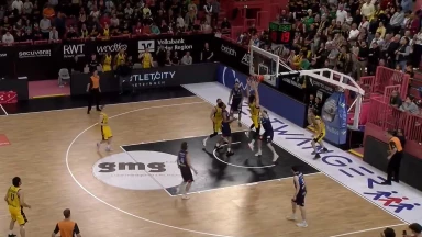 ProA Playoffs: Putback-Dunk über den Verteidiger!