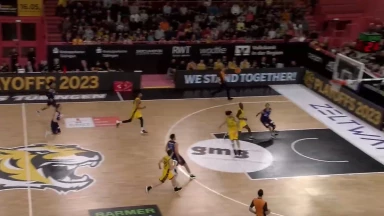 ProA Playoffs: Bremerhaven bietet Flugshow