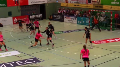 HBF: Mit einer Fackel aus dem Unterarm landet der Ball im Kasten