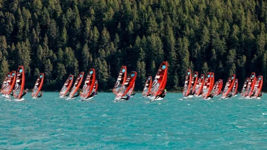 Die Wingfoil- und Windsurf-Elite trifft sich am malerischen Silvaplanersee