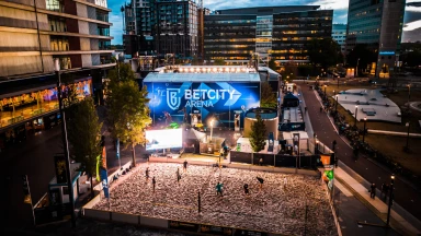 Queen & King of the Court ist zum ersten Mal in “Manhattan on Mass” Rotterdam