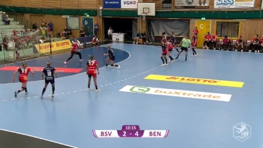 DHB-Pokal der Frauen: Helen van Beurden pariert den Strafwurf