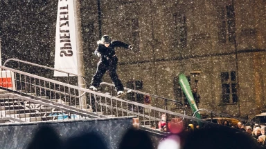 Österreicherin Laura Wallner holt den 2. Platz beim DownTown StreetSki Contest