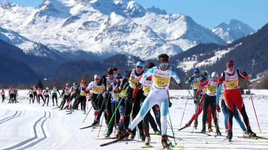 Rund 14'000 Langläufer gehen 54. Engadin Skimarathon beim an den Start
