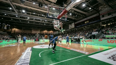 #12 Play of the Day vs. Frankfurt