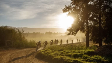 Spannende Zielsprints bei den Männern und Frauen der 1. Etappe des Cape Epics