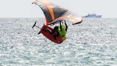Die Spanierin Nia Suardiaz gewinnt GWA Wingfoil Weltcup in ihrer Heimat Tarifa
