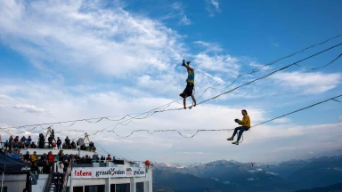 Cecilia Stock aus Deutschland ist Freestyle-Weltmeisterin auf der Highline