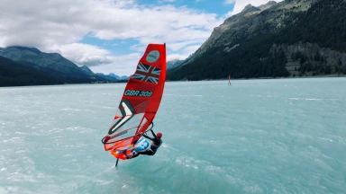 Die U23 iQFOiL Weltmeisterschaft beim Vanora Engadinwind 2024 beginnt!