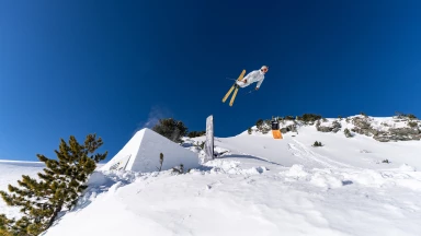 Freeskier gelingt erstmals Triple Backflip beim Nendaz Backcountry Invitational