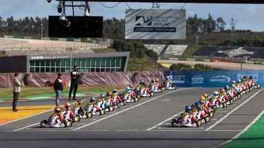 Rennfahrer-Talent Silkunas dominiert den Auftakt des Champions of the Future