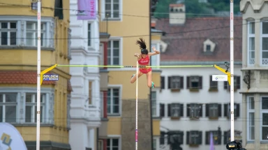 Stabhochspringer Piotr Lisek (POL) gewinnt bei der Golden Roof Challenge