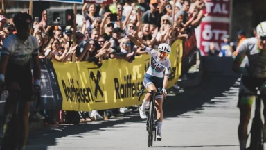 Kölnerin Janine Meyer bricht Streckenrekord beim Ötztaler Radmarathon 2025