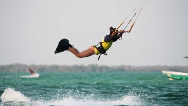 Vier Erste Plätze beim Saisonauftakt der GKA Freestyle World Tour in Abu Dhabi