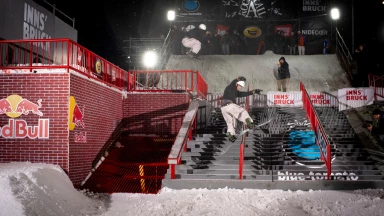 Die Deutsche Marie Kuhlmann siegt beim Rock A Rail Snowboard Contest