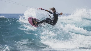 Carew (AUS) & Ribeiro (BRA) teilen sich Auftaktsieg der GKA Kite-Surf-Saison